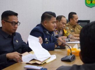 Wakil Bupati Luwu, Muh Dhevy Bijak Pawindu memimpin rapat bersama Forkopimda membahas rekomendasi Komisi III DPR RI.