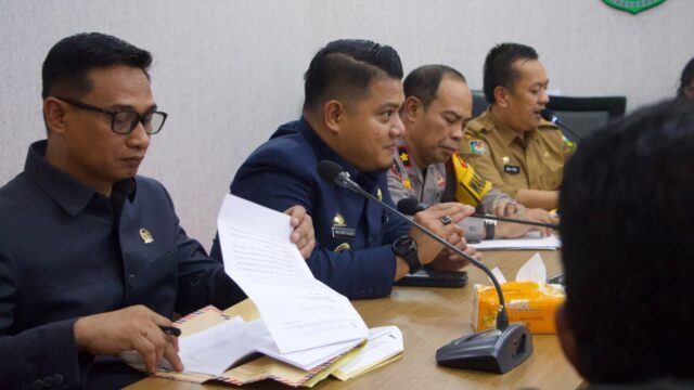 Wakil Bupati Luwu, Muh Dhevy Bijak Pawindu memimpin rapat bersama Forkopimda membahas rekomendasi Komisi III DPR RI.